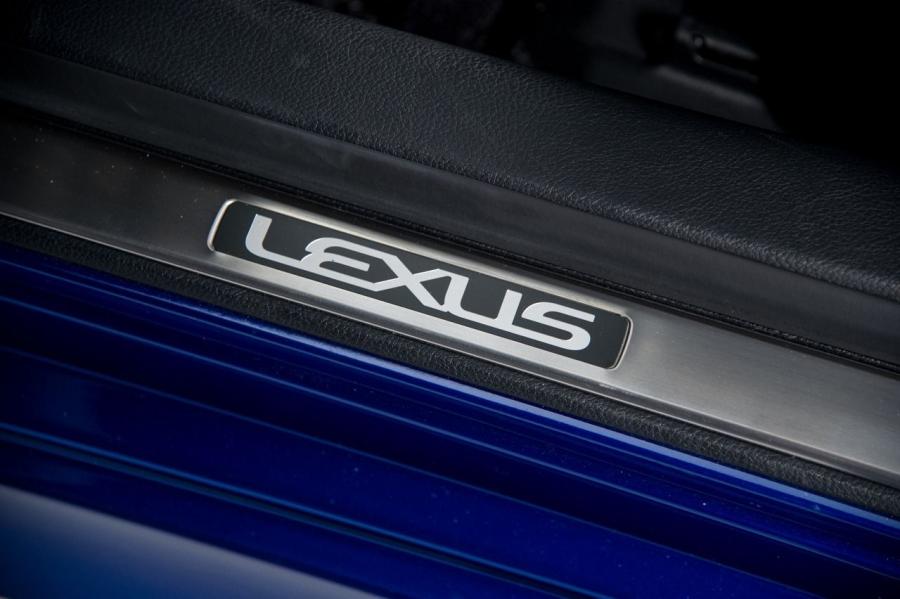 Логотип Lexus RC F 2014 года  (NA) (фото 28 из 200)